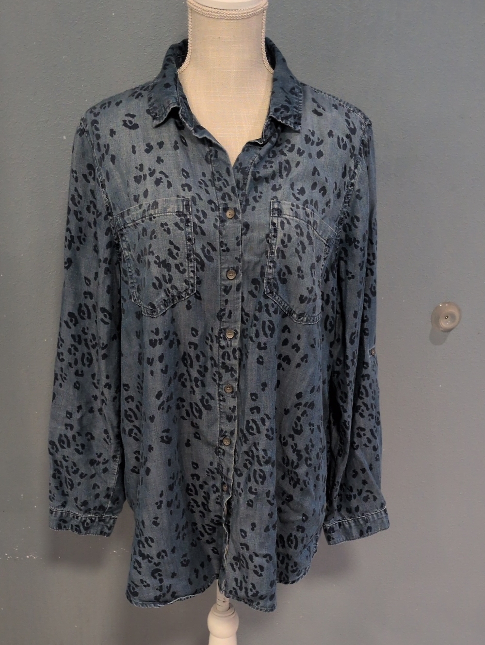 Side Stitch Chambray Leopard Print Roll tab Sleeve 100% Lyocell Button Up Shirt